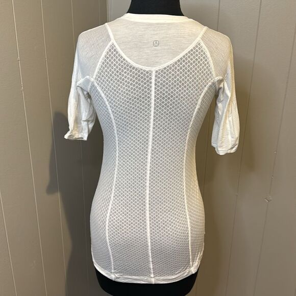 Lululemon white blocked stripes/diamond/solid patterns short sleeve tee. - Picture 3 of 5